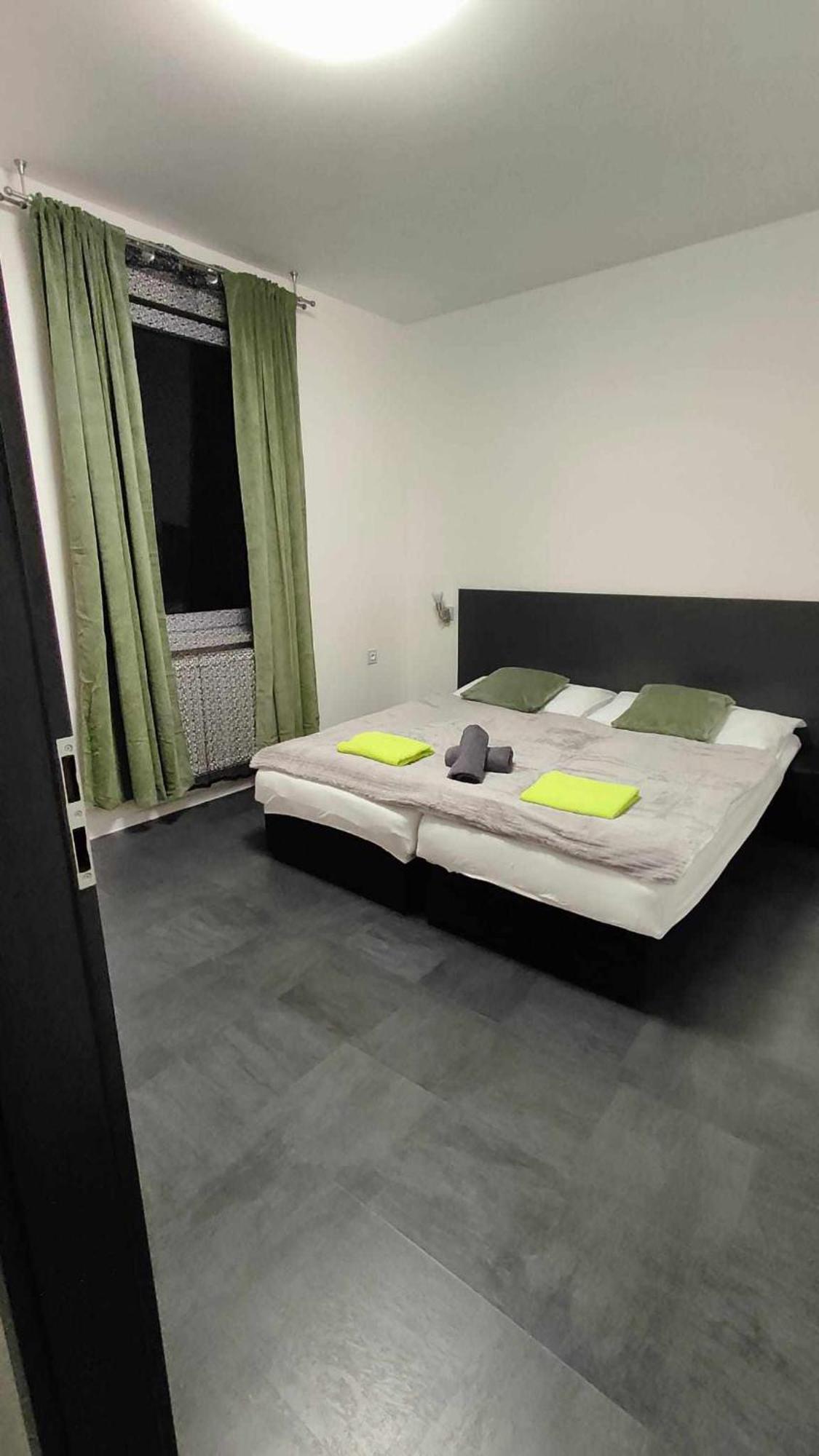 Apartmany U Golfu Jihlava Bagian luar foto